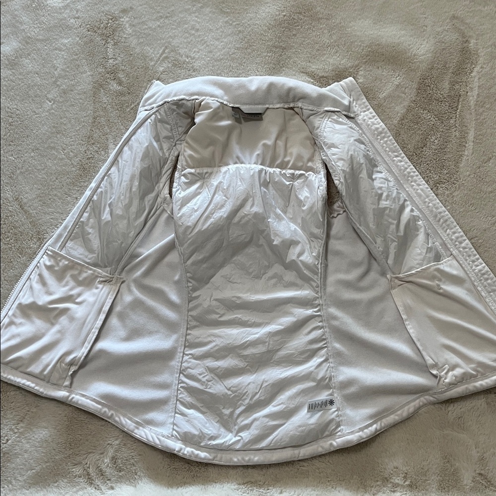 Athleta Women's white Quilted Vest - Picture 8 of 9